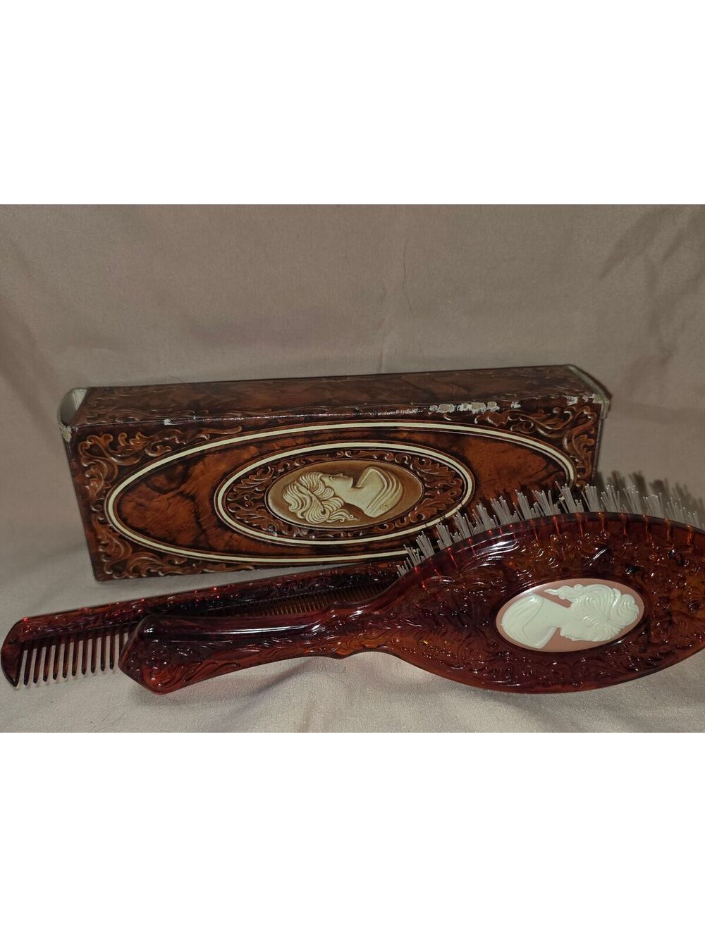 Avon cameo brush set